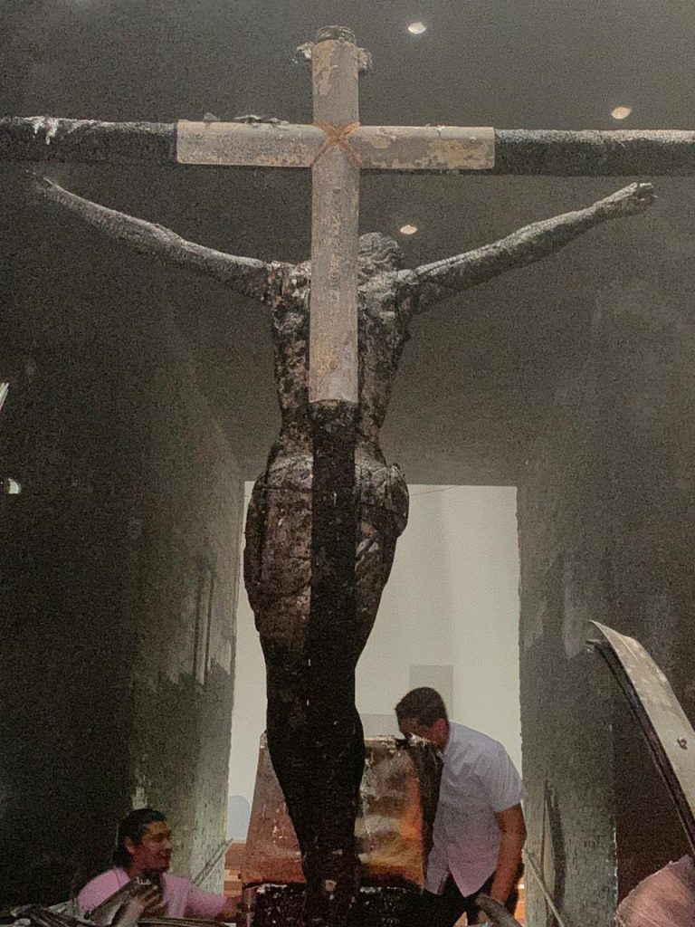 Encapuchado lanza bomba molotov en el interior de la capilla de la Sangre de Cristo en la Catedral de Managua