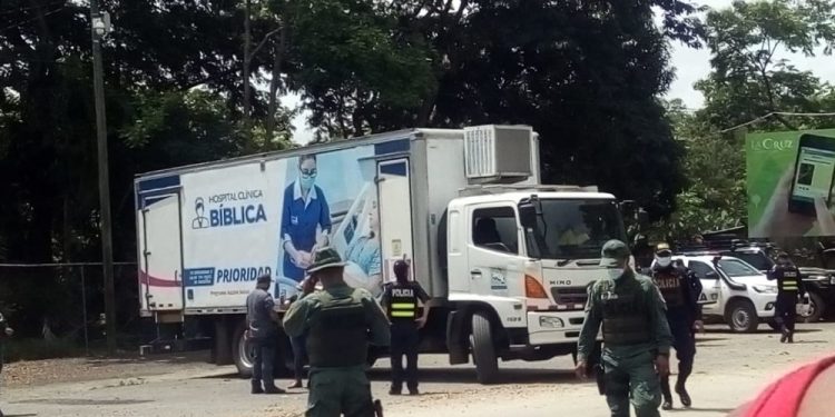 Clínica Móvil se instala en Peñas Blancas para realizar prueba de COVID-19 a migrantes nicas. Foto: Cortesía