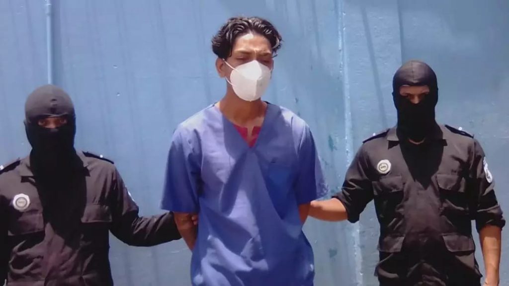 Policía de Ortega presenta a supuesto agresor de una estilista de Masaya, pero la víctima ni lo conoce