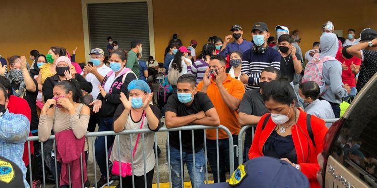 300 nicas que vienen de Panamá podrían tener problema para entrar al país si se vencen sus pruebas de COVID-19. Foto: Tomada de Internet.