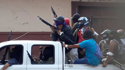 The paramilitaries mobilized in caravans of trucks in the Islamic State style, attacking the barricades and protest posts that the opponents of Daniel Ortega had.