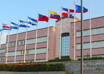 BCIE desembolsa nueve millones de dólares para mipymes de Nicaragua, pero los pone en la banca privada