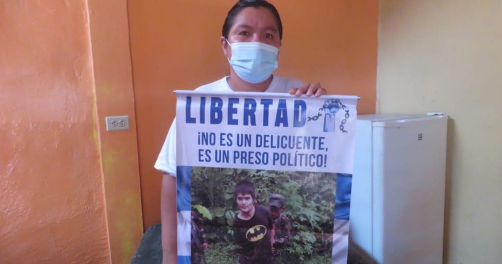 Autoridades de «La Modelo» se burlan de familiares de presos políticos: Les muestran a los reos, pero en fotos