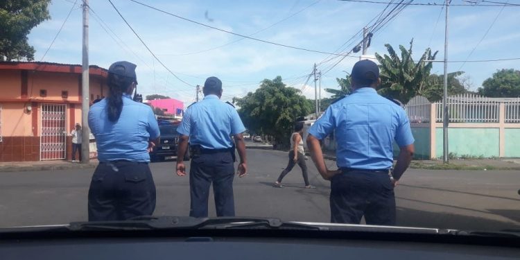 Policía de Ortega retuvo y amenazó a dos miembros del Movimiento feminista La Corriente. Foto ilustrativa / La Prensa