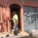 Fanáticos de la dictadura de Ortega pintan casa de una familia opositora en Matagalpa. Foto: Cortesía