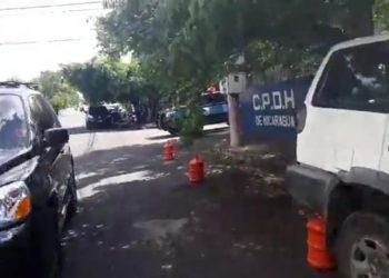 Llegada de Medardo Mairena a Cpdh movilizó a tres patrullas de Policía orteguista. Foto: Boletín Ecológico