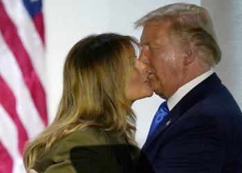 Presidente Donald Trump y su esposa Melania dan positivo a COVID-19. Foto: Tomada de Internet.
