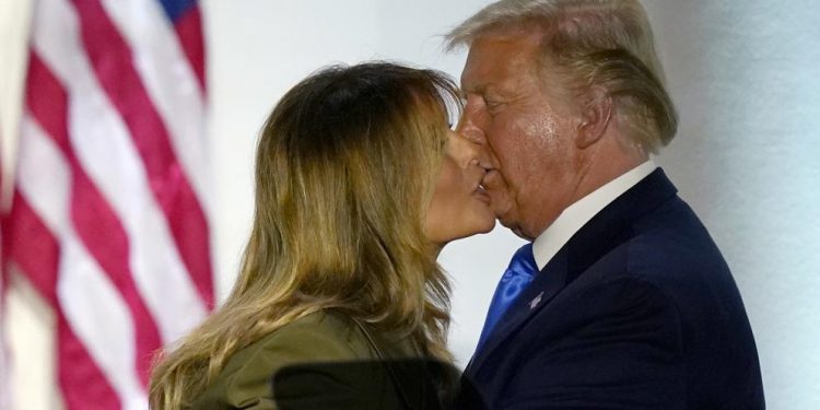 Presidente Donald Trump y su esposa Melania dan positivo a COVID-19. Foto: Tomada de Internet.