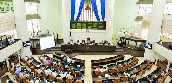 Aplanadora rojinegra aprueba ley de fiscalización a ONG y oposición. Foto: Artículo 66/EFE