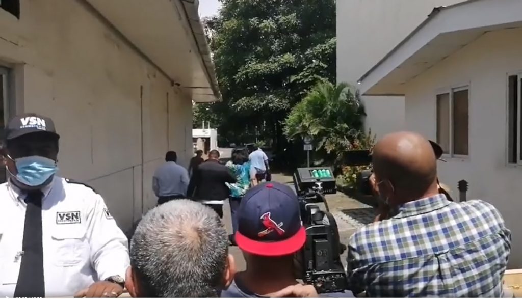 La Prensa impide cobertura a periodistas durante inspección judicial