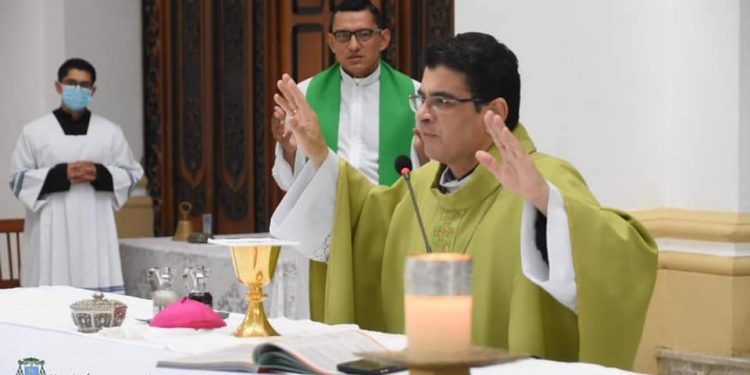 Monseñor Rolando Álvares exhorta a los políticos de Nicaragua «a vivir la vida de Santo Tomás Moro». Foto: Diócesis de Matagalpa