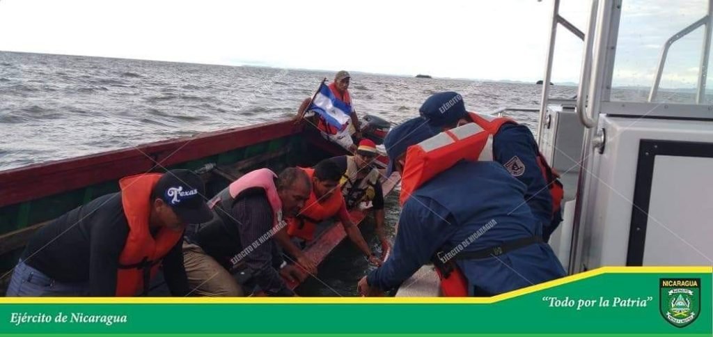 Naufraga pequeña embarcación cargada con cianuro contrabandeado en el Lago de Nicaragua