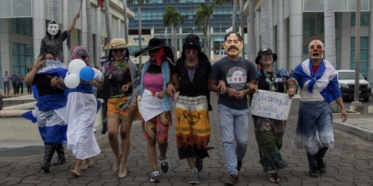 Preparan «III Marcha de la Burla»: «Un güegüense en dictadura. Sonreír es Resistir». Foto: Artículo 66/ EFE.