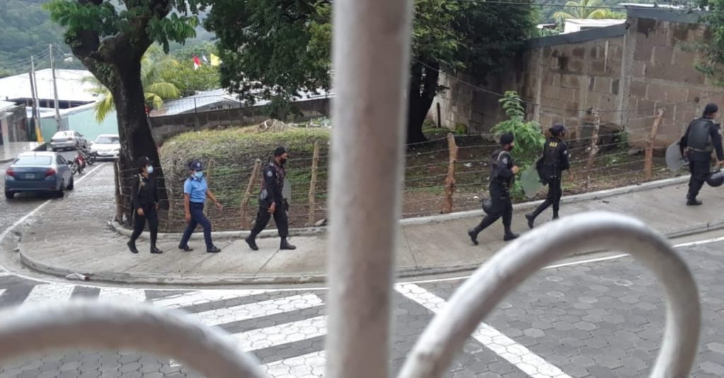 Asedian a activistas de la Alianza Cívica que recolectan ayuda para damnificados por ETA