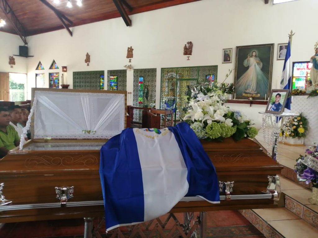 Dan último adiós al joven opositor Allan Acevedo con el grito de «¡Viva Nicaragua Libre!»