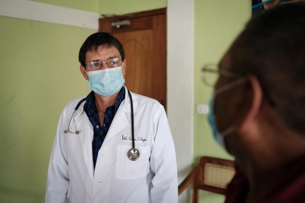 Un Comité Ciudadano brinda atención médica y medicinas a pobladores de Camoapa con COVID-19. Así es como trabajan
