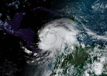 Iota se convierte en huracán y continúa fortaleciéndose en el Mar Caribe