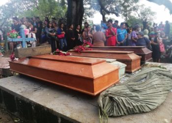 Las cinco víctimas mortales de Iota en La Piñuela, Carazo, fueron sepultadas este miércoles. Foto: N. Miranda/Artículo 66.