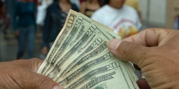 Nicaragua recibido en agosto más de 400 millones de dólares en remesas, reporta el BCN