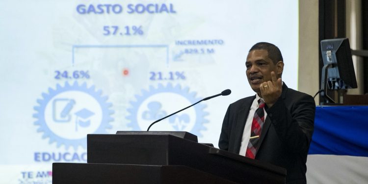 El sancionado Iván Acosta, ministro de Hacienda, asegura que Nicaragua será uno de los primeros en vacunar contra el COVID-19. Foto: Artículo 66/EFE