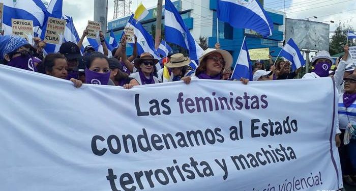Movimiento Autónomo de Mujeres se suma al rechazo contra cadena perpetua porque «no protege la vida de las mujeres». Foto: Internet.