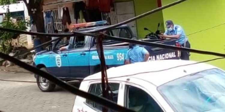 Policía mete en su listas de asedios a hermana del preso político de Masaya Norlan Cárdenas . Foto: Artículo 66 / Cortesía