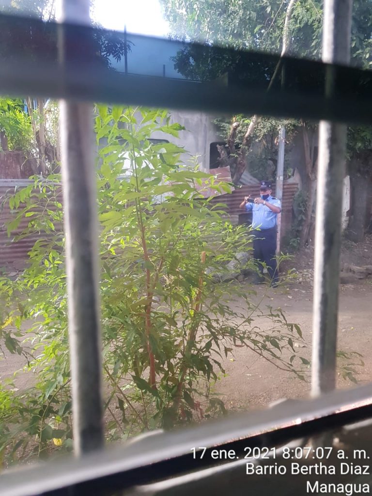 Policías orteguistas llevan 53 fines de semana continuos de asedio contra expreso político William Balmaceda