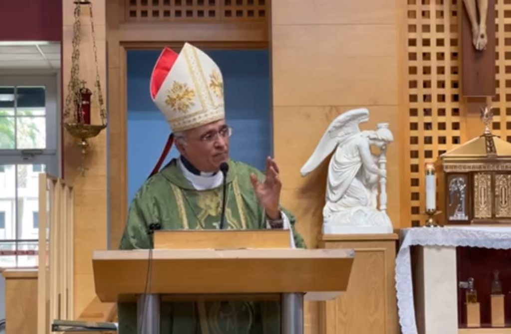 Monseñor Silvio Báez reprocha a quienes por perseguir la «fiebre de fama y poder» no sirven a los demás