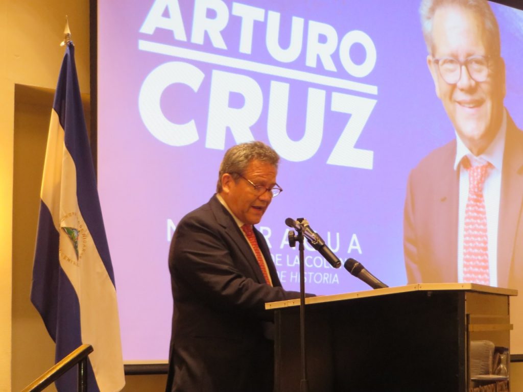 Arturo Cruz también quiere ser presidente de Nicaragua y ya son seis precandidatos en la oposición