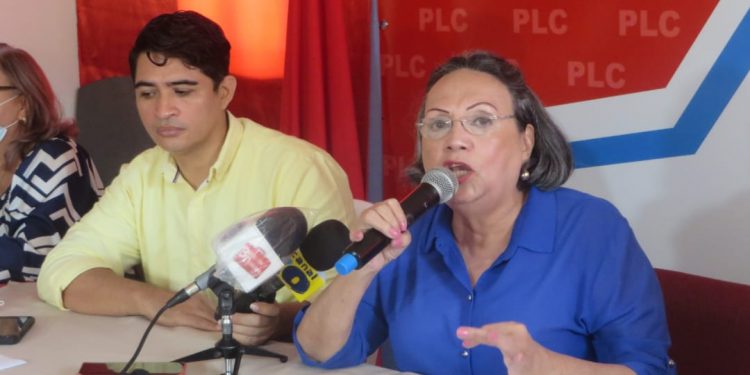Osuna afirma que la exdiputada María Fernanda Flores está detrás del «Movimiento Liberal» para dividir al partido. Foto: Articulo 66 / Noel Miranda