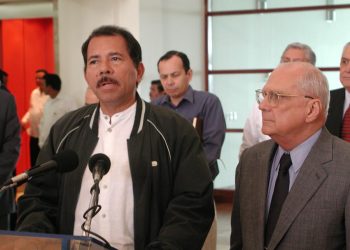 Daniel Ortega junto a Enrique Bolaños