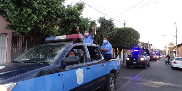 Policía realiza proselitismo político aprovechándose del Día de la Mujer. Foto: León. Gobierno.