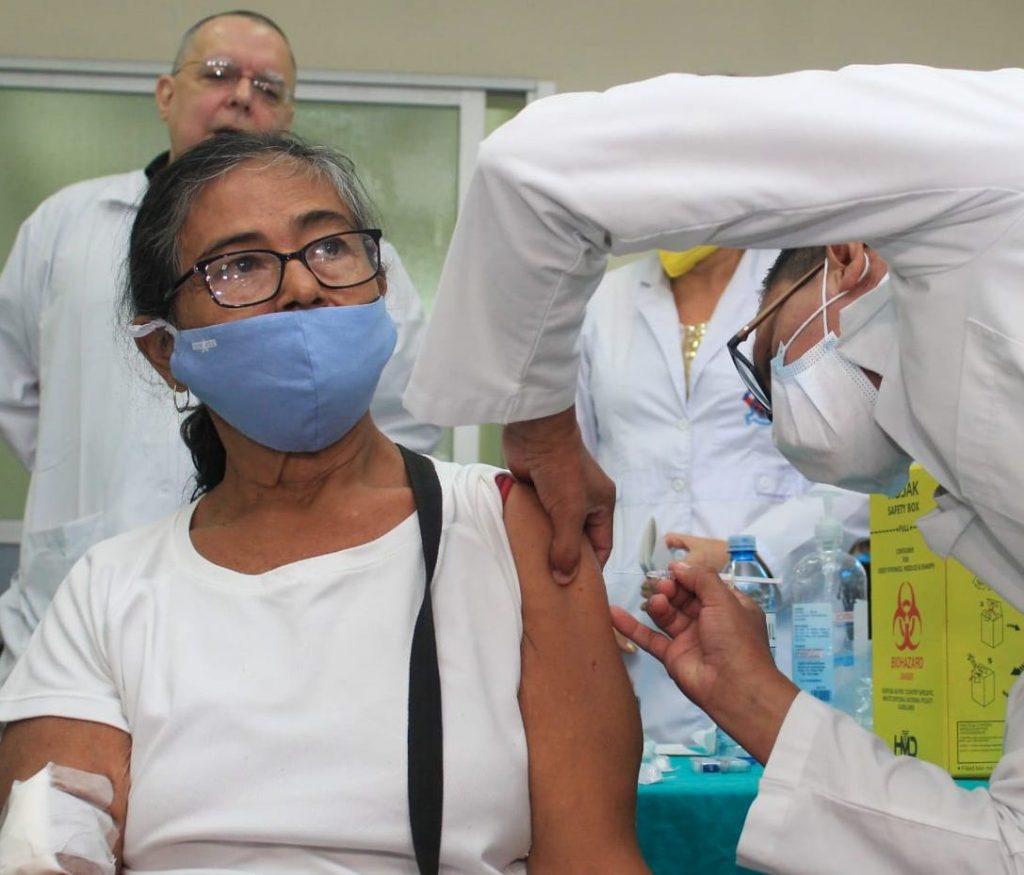 OPS recomienda a inmunizados contra el COVID-19, seguir tomando medidas de prevención. Foto: Cesar Pérez