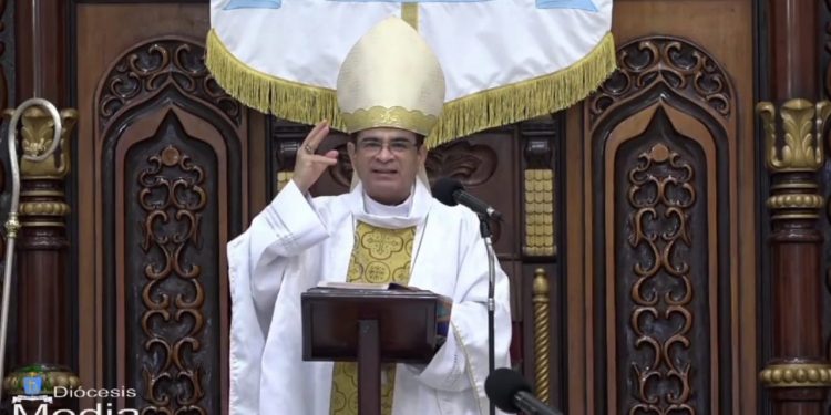 Monseñor Rolando Álvarez a los políticos: «Al pueblo hay que hablarle claro, quien no haba claro se queda solo». Foto: Captura de pantalla / Diócesis Media