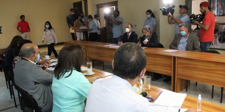 Kitty Monterrey: «Reunión con la Comisión Electoral no tuvo ningún resultado». Foto: CxL