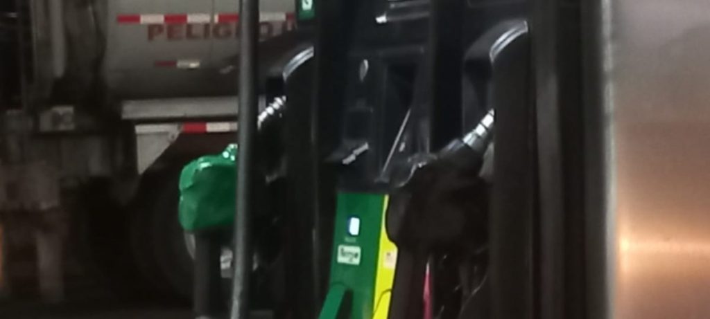 Gasolina sigue en oleada alcista, y el diesel baja por segunda semana