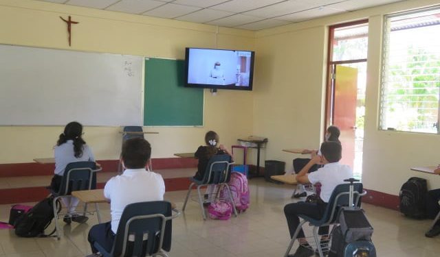Colegio Pureza de María suspende clases por contagios de COVID-19. Foto: Artículo 66 / Facebook