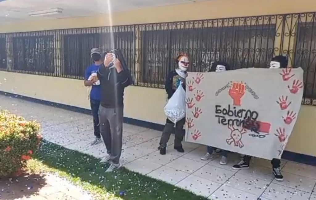 Universitarios de la UCA vuelven a protestar contra el «Gobierno terrorista» de Ortega