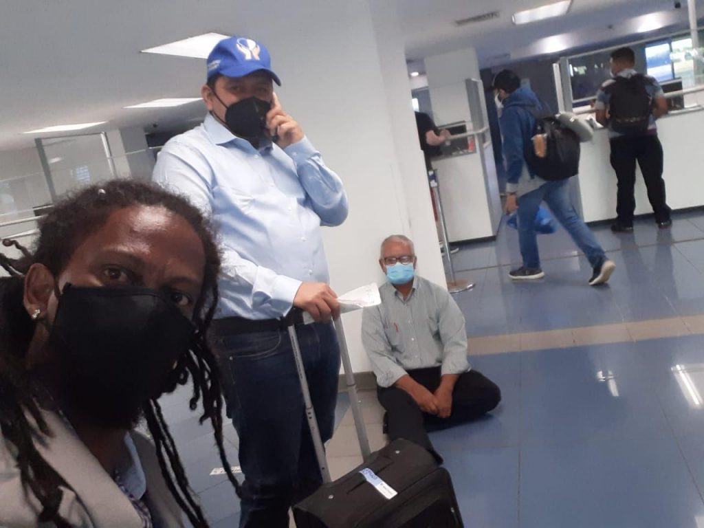 Quitan pasaportes a precandidatos opositores que intentan viajar a Miami hasta «esperar orientaciones»