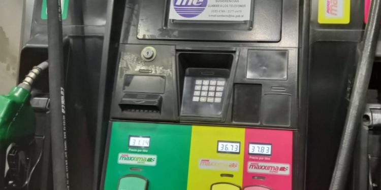 Gasolina vuelve aumentar de precio, después de una semana de fugás rebaja. Foto: Artículo 66 / Noel Miranda