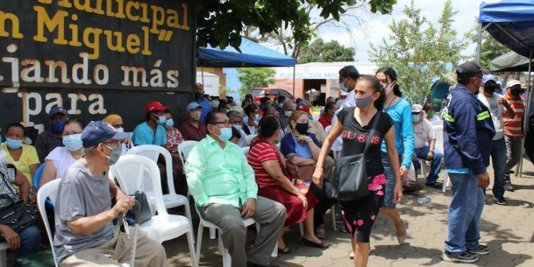 Minsa revela leve repunte de COVID-19 en Nicaragua y alcanza 6,835 casos confirmados.. Foto: Vacunación en Masaya/Gobierno.