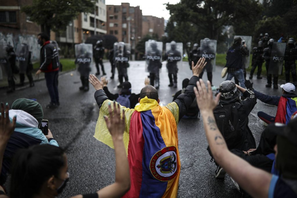 Convocan a nuevas movilizaciones en Colombia ante fracaso inicial de la mesa de diálogo