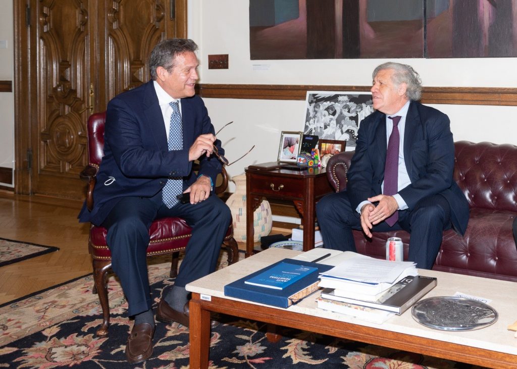 Precandidato presidencial Arturo Cruz se reúne con Luis Almagro