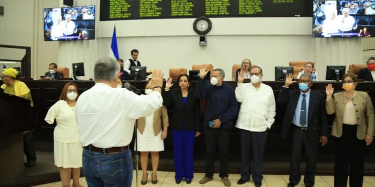Nuevos magistrados de Daniel Ortega en el CSE juramentados por la Asamblea Nacional. Foto: Medios oficialistas.