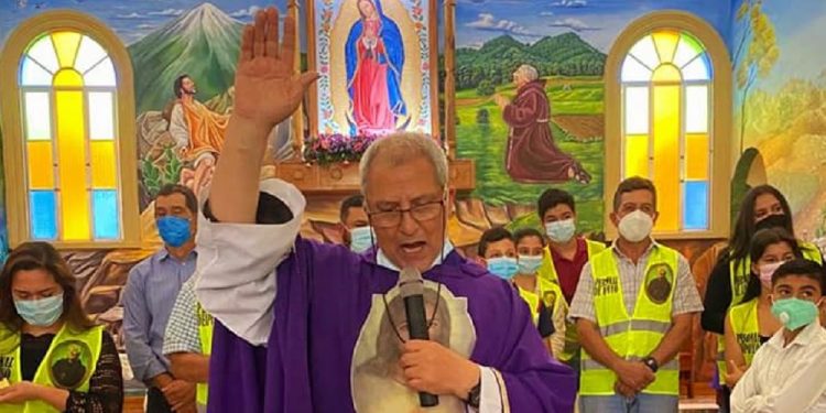 Padre Damián confirma motivos políticos en cancelación de su residencia. Foto: Redes sociales.
