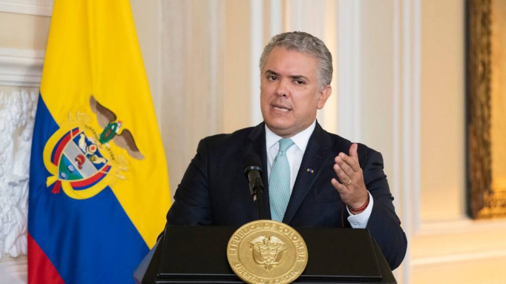 Denuncian al presidente de Colombia ante la Corte Penal Internacional