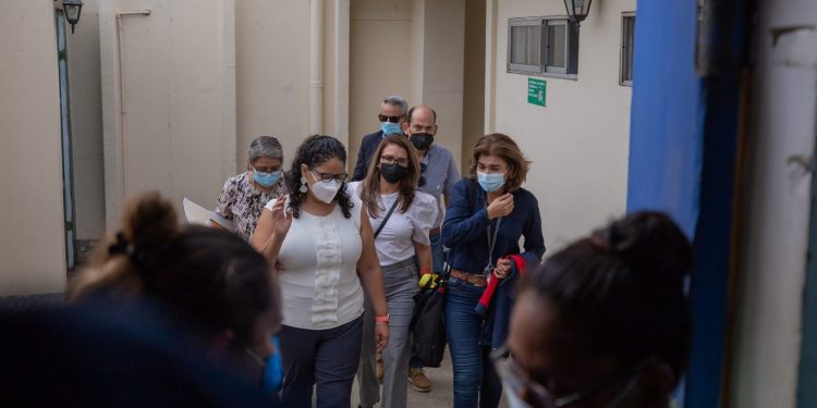 La periodista María Lilly Delgado al salir de la Fiscalía | Redacción Abierta.