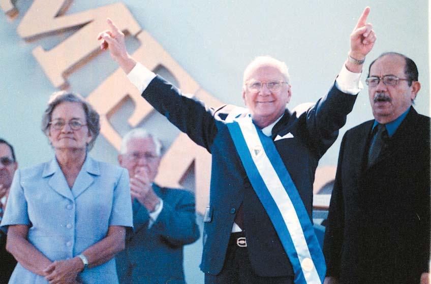 «Estadista, demócrata, cercano y luchador», así recuerdan en Nicaragua al expresidente Enrique Bolaños. Foto: Internet.