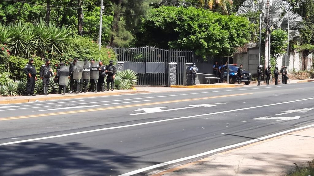 Nicaragüenses en Europa condenan acciones represivas contra Cristiana Chamorro