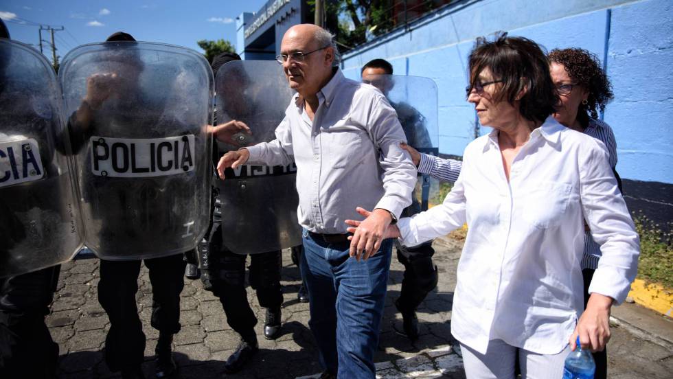 Policía de Ortega allana vivienda del periodista Carlos Fernando Chamorro. Foto: Cortesía.